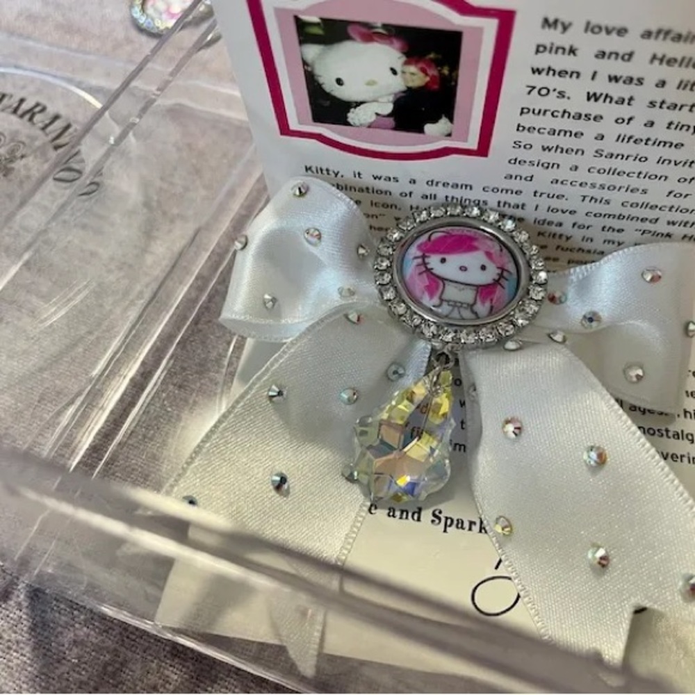 ISO Tarina Tatantino x Hello Kitty bow